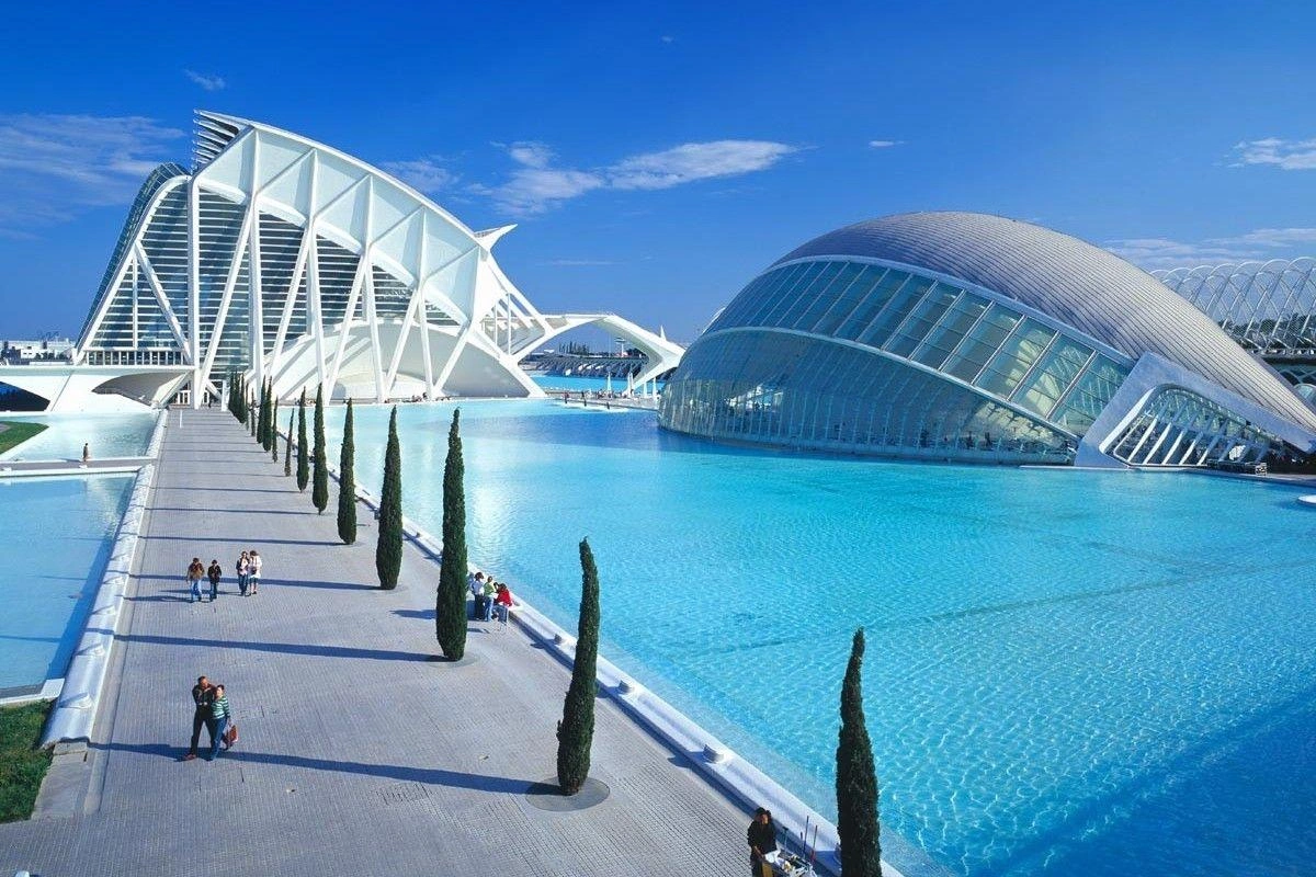 Valencia old town, City of Arts and Sciences and Mediterranean visitor highlights